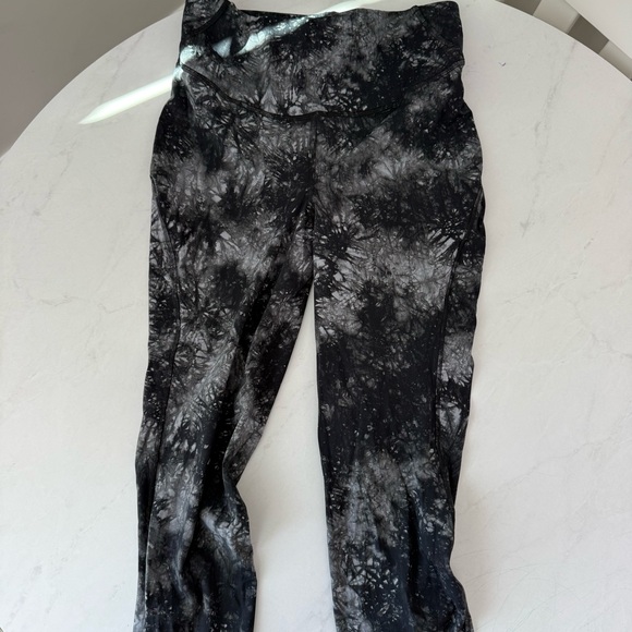 Lululemon Base Pace High-Rise Running Tight 25" Leggings - Picture 3 of 4